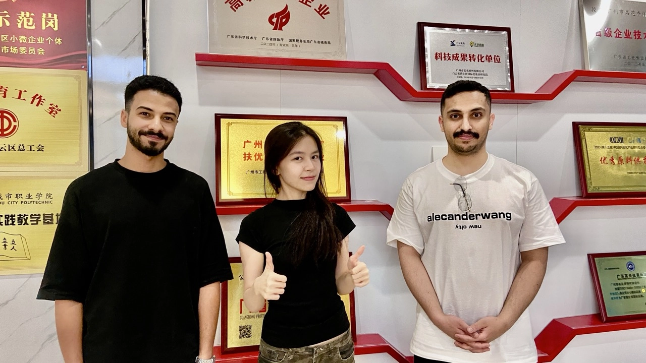 international-fragrance-buyer-visit-leuxscent-oem-project.jpg - LEUXSCENT WechatIMG107 2大international-fragrance-buyer-visit-leuxscent-oem-project - LEUXSCENT
