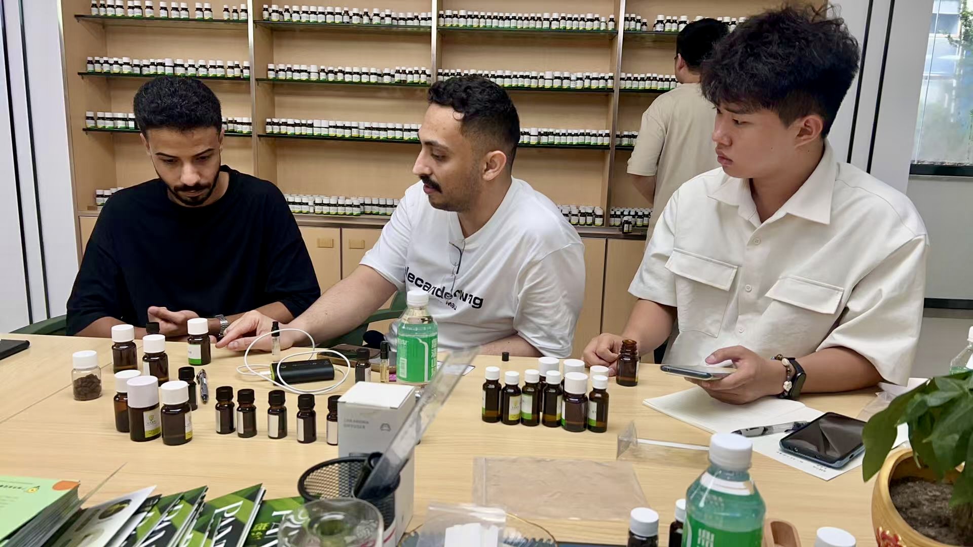 oem-fragrance-meeting-leuxscent-client-consultation