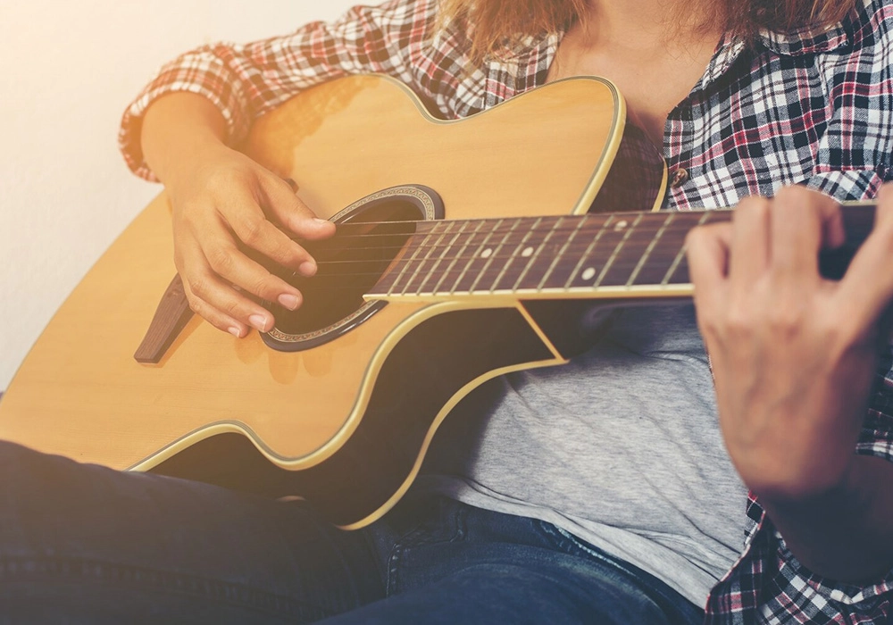 close-up-classical-acoustic-guitar-black-background_169016-13776