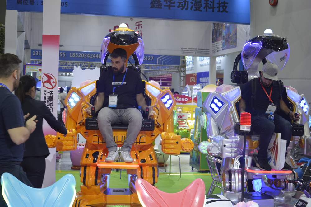 2019 GTI expo walking robot