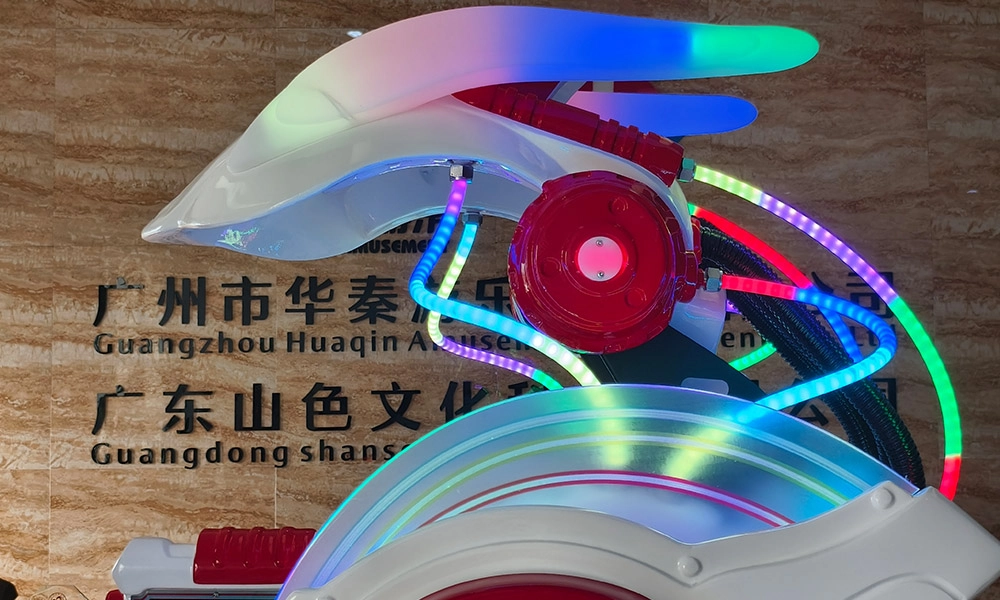 Unique head design, overall bright lighting. - H.Q.Amusement