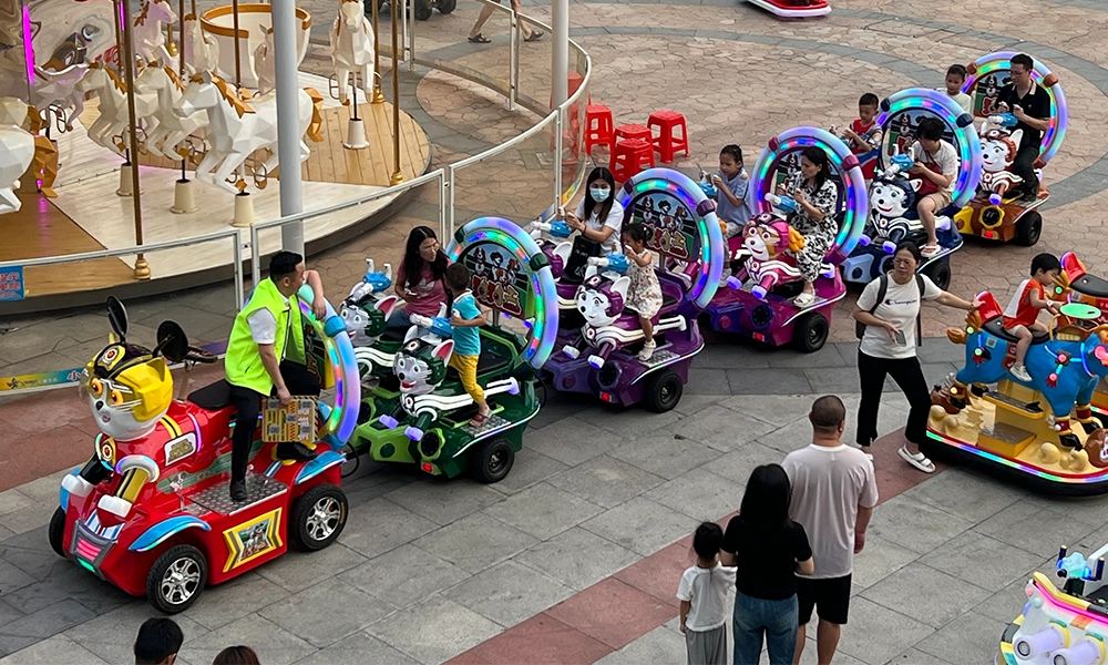 Children ride nailong escort trackless train at an outdoor amusement park - H.Q.Amusement