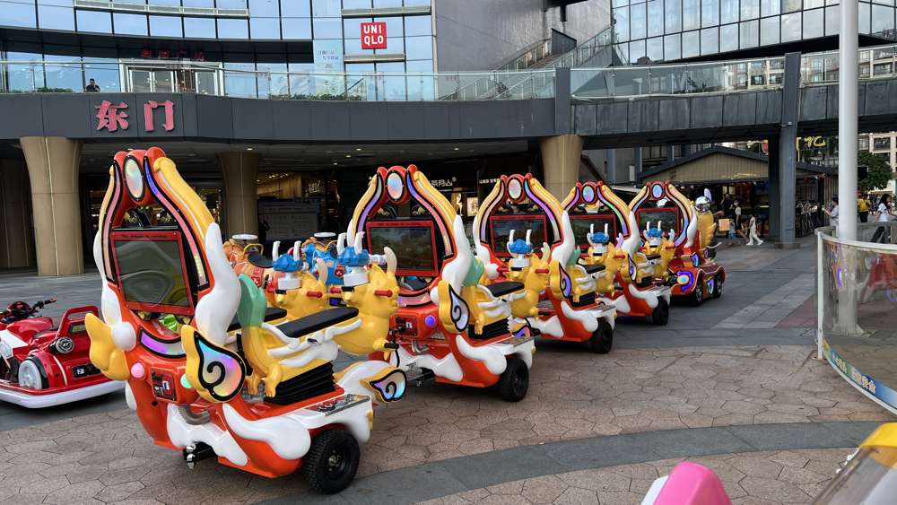 dragon trackless train with game screen