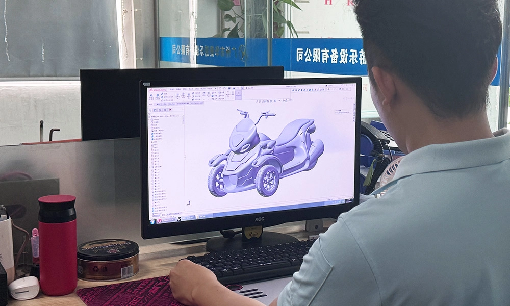 Engineers Developing the Appearance of Amusement motorcycle - H.Q.Amusement