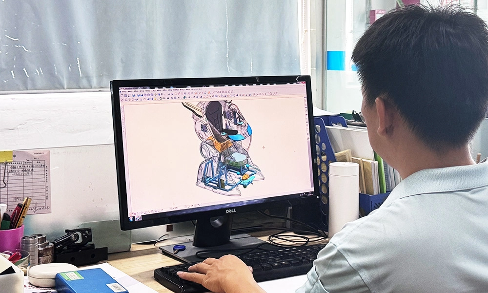 Engineers Developing the Structure of Amusement walking robot kiddie ride - H.Q.Amusement