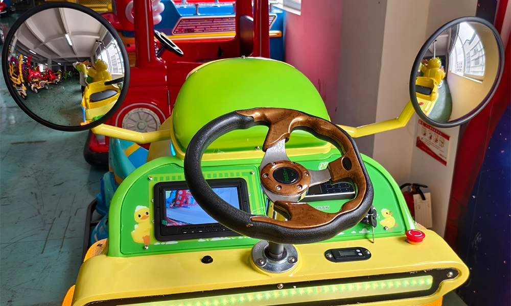 Ergonomic Cockpit & Enhanced Visibility - H.Q.Amusement