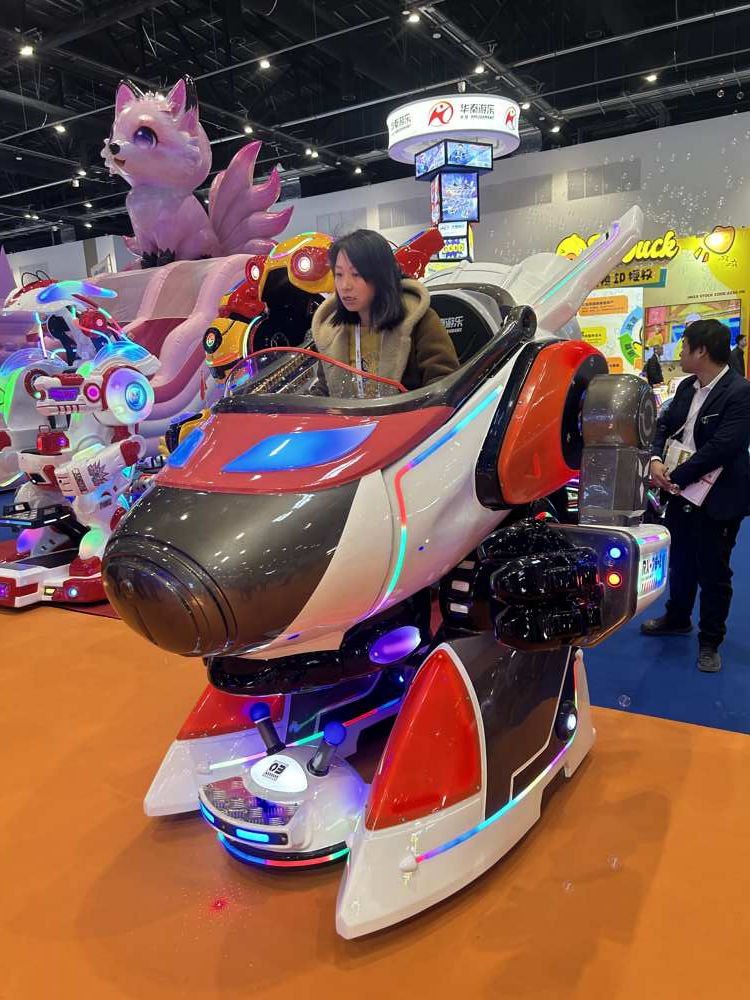 Exhibition Aviark Warrior Robot ride