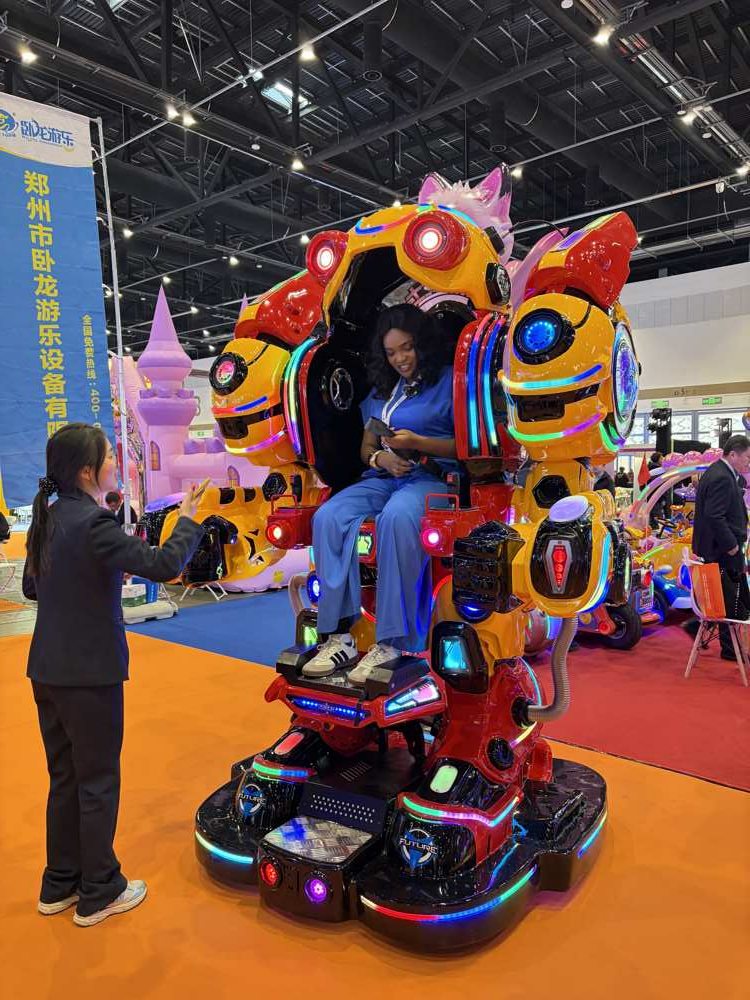 exhibition walking roboy for woman