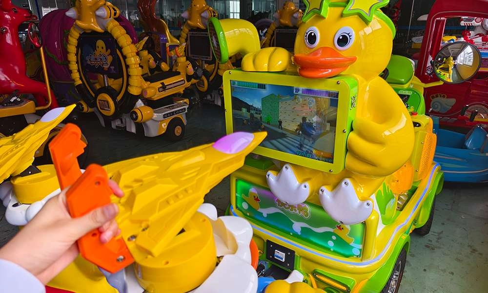 Interactive Gaming Screens in Every Cabin - H.Q.Amusement