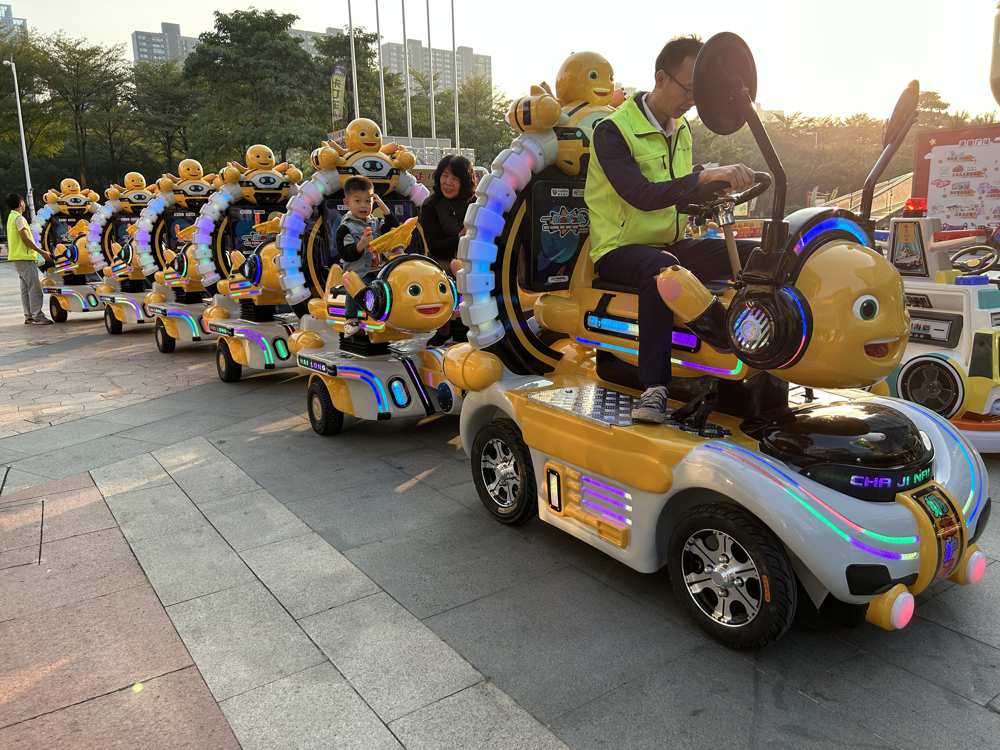 mini cartoon animal trackless train