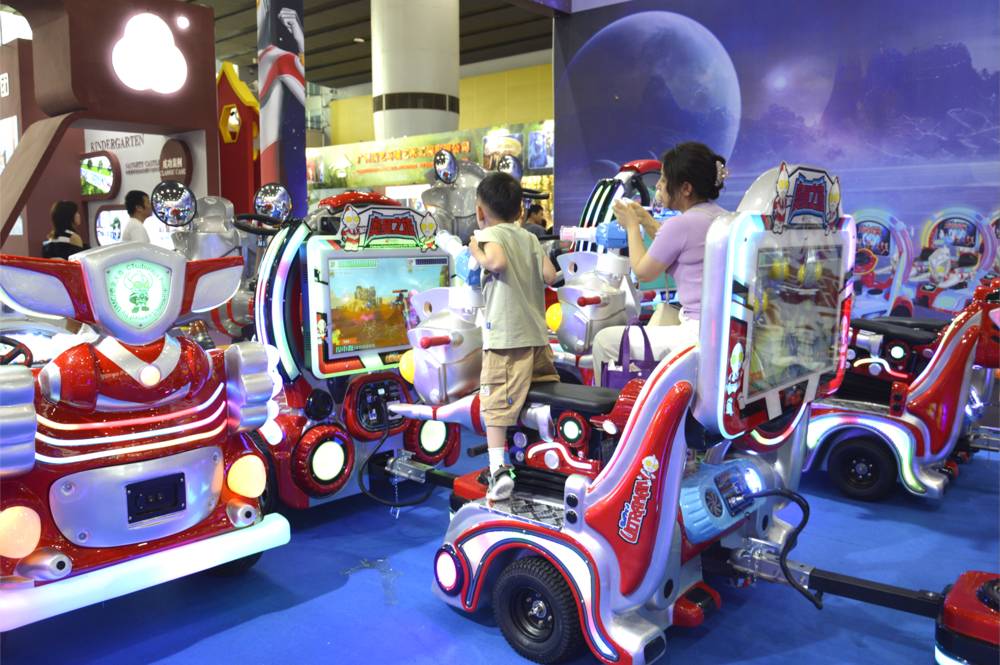 mother and son experiencing the Trackless Train Shooting Game Screen