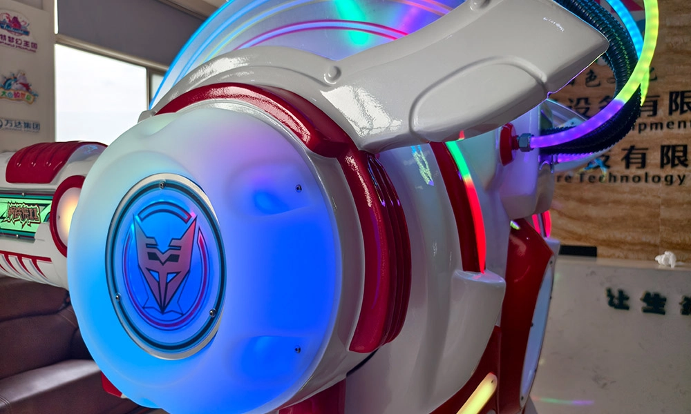 Shoulder acrylic luminous material, rotoplastic material luminous lampshade anti-collision, the whole machine FRP material. - H.Q.Amusement