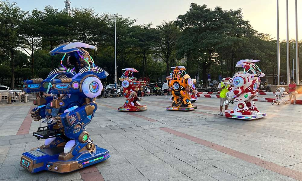 Square walking robot business operation - H.Q.Amusement