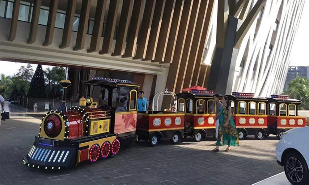 Trackless-Train-at-the-Hotel - H.Q.Amusement Trackless Train at the Hotel - H.Q.Amusement