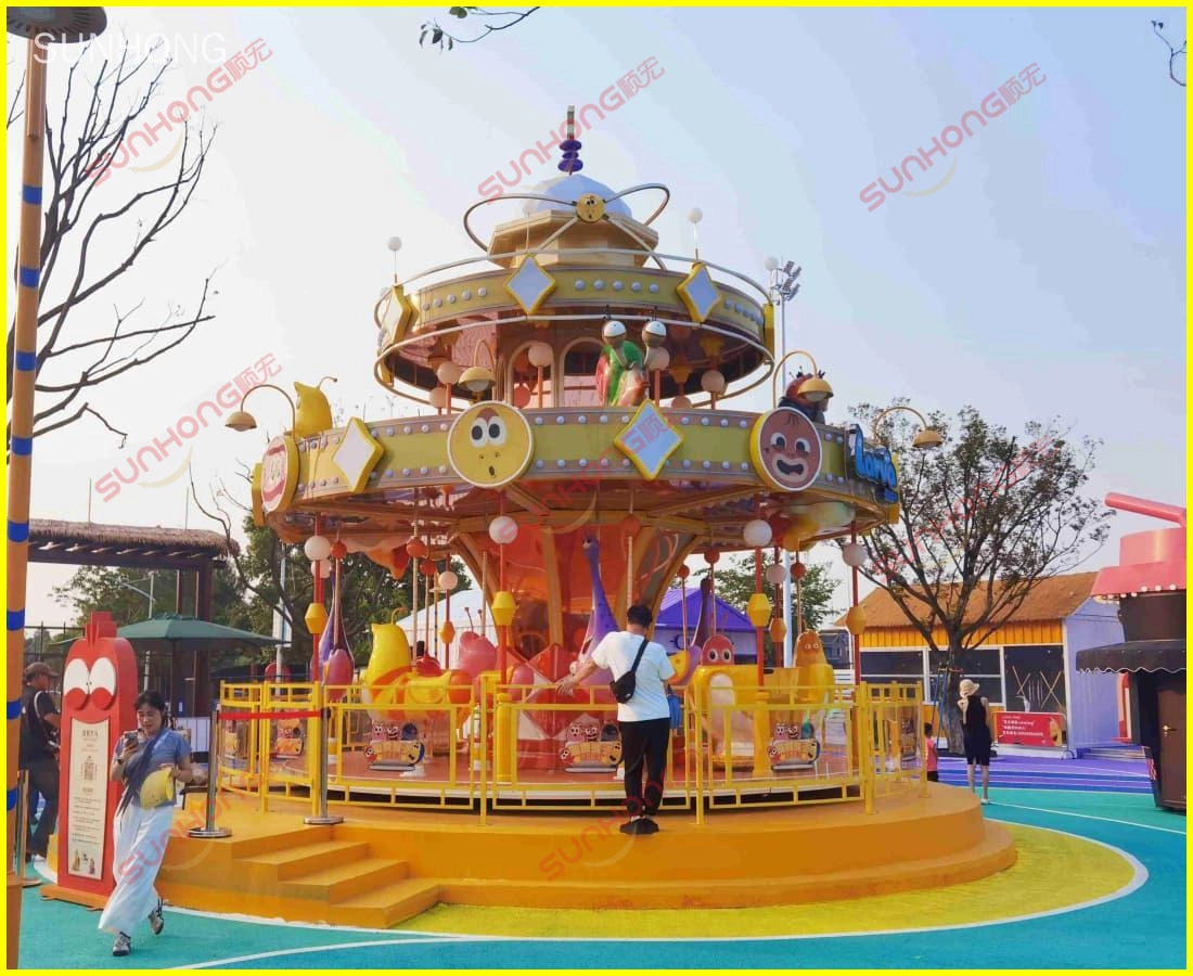 16-Kerusi-Larva-Double-Decker-Carousel-di-Tempat Kerja - SUNHONG Tunggangan Larva Carousel dua peringkat berwarna-warni di taman hiburan. - SUNHONG