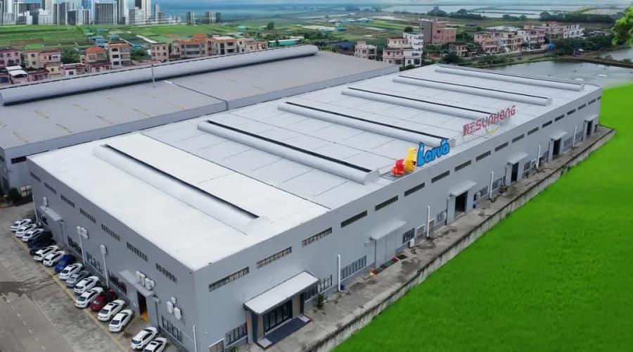 A fábrica de brinquedos para parques de diversões da SUNHONG, com uma área total de 30.000 metros quadrados, demonstra a capacidade de produção desses brinquedos. - SUNHONG