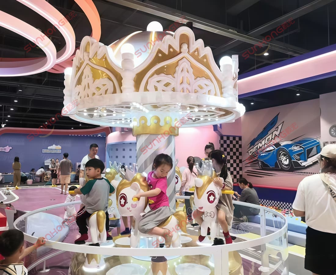 6p-dream-castle-small-carousel-shopping-mall 6P Dream Castle: pequeño carrusel en venta con niños jugando en el centro comercial