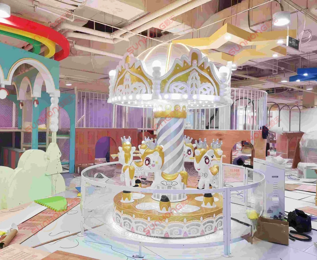 6P-Dream-Castle-Carousel-sedang-dipasang - SUNHONG Perjalanan karusel kecil dalaman untuk dijual di kawasan permainan. - SUNHONG