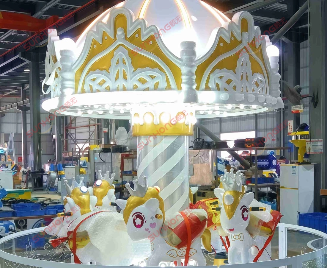 6P-Dream-Castle-Carousel-in-SUNHONG-bengkel-pengeluaran - SUNHONG Perjalanan karusel kecil bercahaya untuk dijual dengan figura unicorn. - SUNHONG