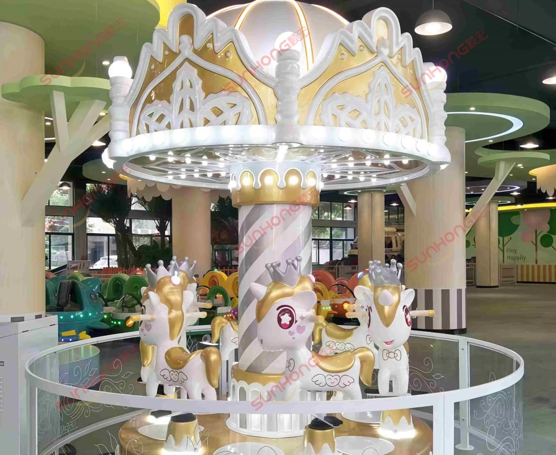 6P梦幻城堡旋转木马 - SUNHONG 带金色独角兽的旋转木马,小型旋转木马出售。 - SUNHONG