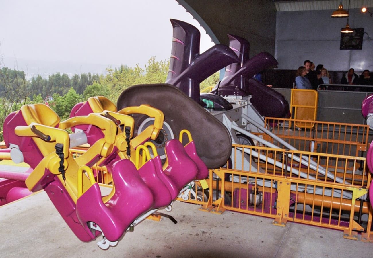 8 4ª Dimensão Coaster