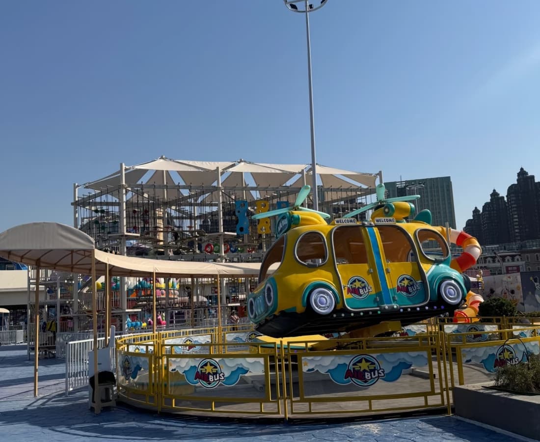 Amusement park ride Airbus at Government-Backed Larva Park Project, themed bus ride attraction for families - SUNHONG