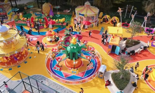 Um parque de diversões projetado pela SUNHONG em funcionamento, com diversas atrações instaladas. - SUNHONG