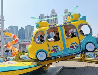 Fabricante de brinquedos para parques de diversões, ônibus aéreo, passeio familiar com passageiros desfrutando de uma experiência divertida em parque de diversões - SUNHONG