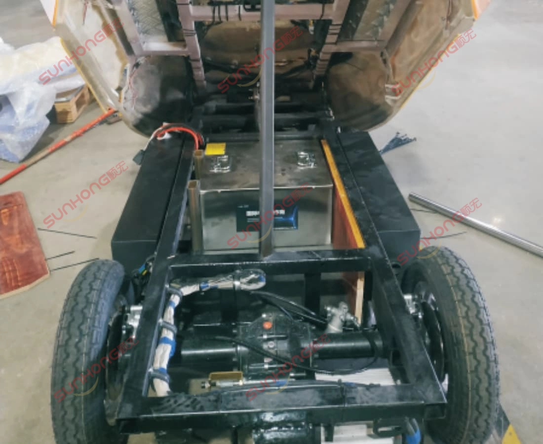 bull-train-chassis-and-motor-small-trains-for-parks - SUNHONG Exposed chassis and motor system of Bull Train, a small train vehicle used in amusement parks - SUNHONG