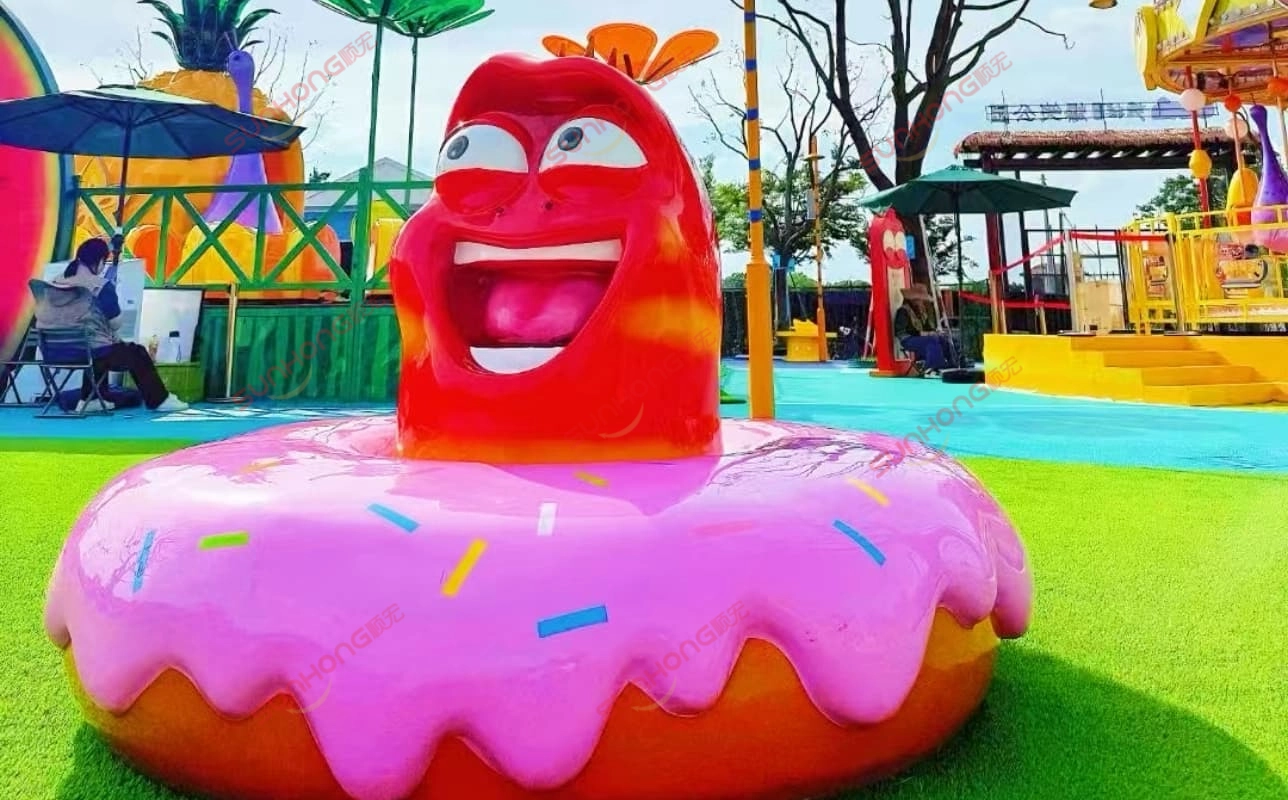 Colorful-Larva-themed-tunnel-attraction - SUNHONG Donut-shaped sculpture featuring Red from the Larva animation series. - SUNHONG