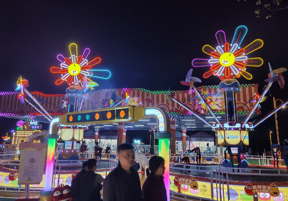 Cultural Town Larya Amusement Park Rides-Larva Windmill Trampoline-6P - SUNHONG
