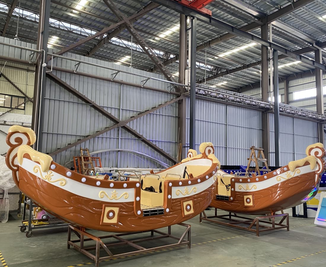 Dos cuerpos de barco pirata marrón en construcción - SUNHONG