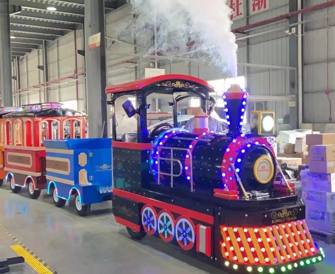 Tren real sin vías con efecto de vapor en un almacén interior, paseo eléctrico con temática real - SUNHONG