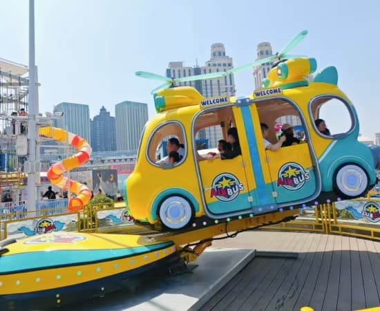 Family Air Bus Ride for Sale - Rotating Amusement Ride at Amusement Park, featuring children and their parents enjoying this thrilling experience together. - SUNHONG