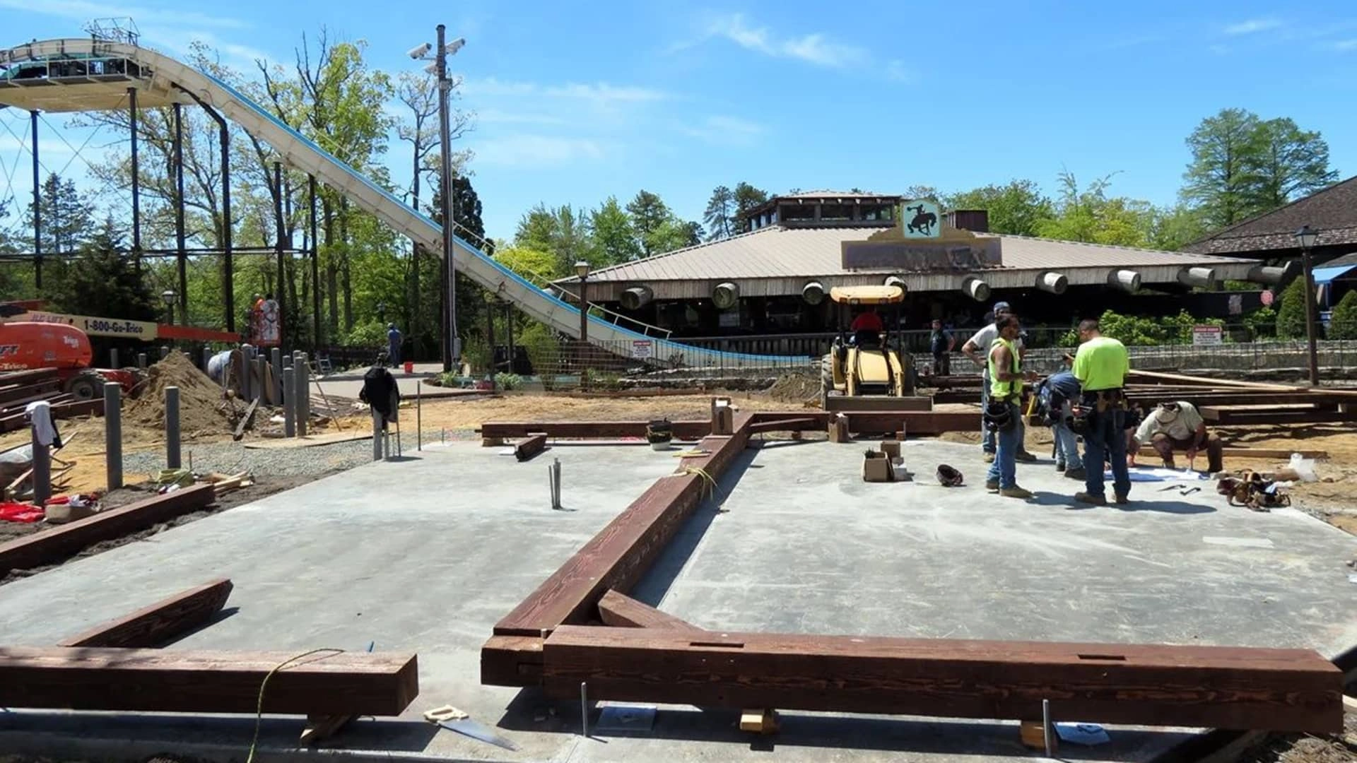 Foundation construction of amusement park attraction - SUNHONG