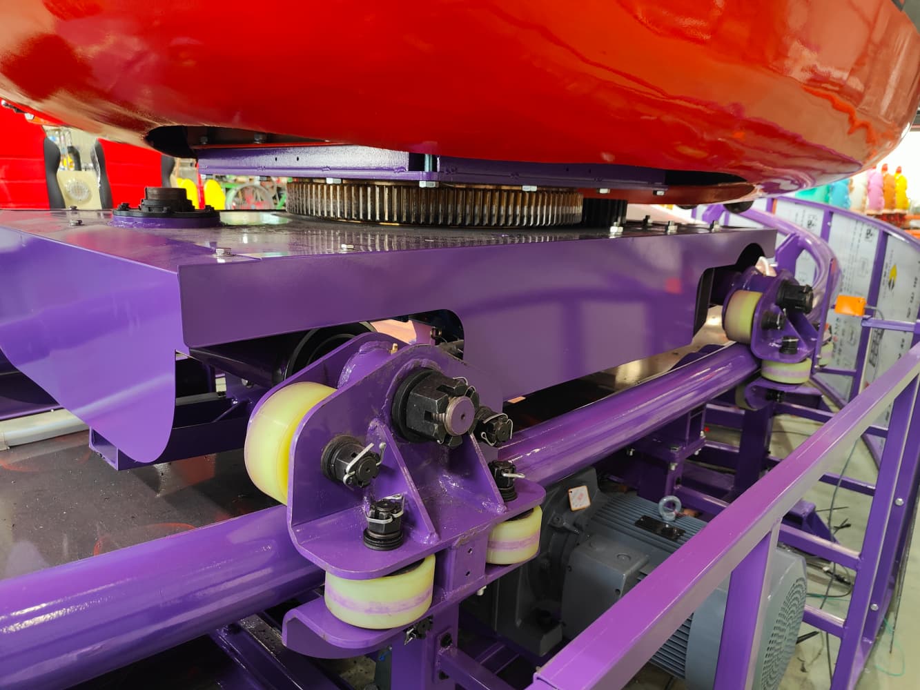 Detailed mechanical structure of SUNHONG Crazy Donut-10P amusement ride showing precision engineering and manufacturing quality