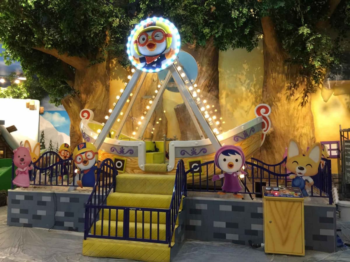 Minibarco pirata de interior decorado con figuras de dibujos animados y árboles para niños - SUNHONG