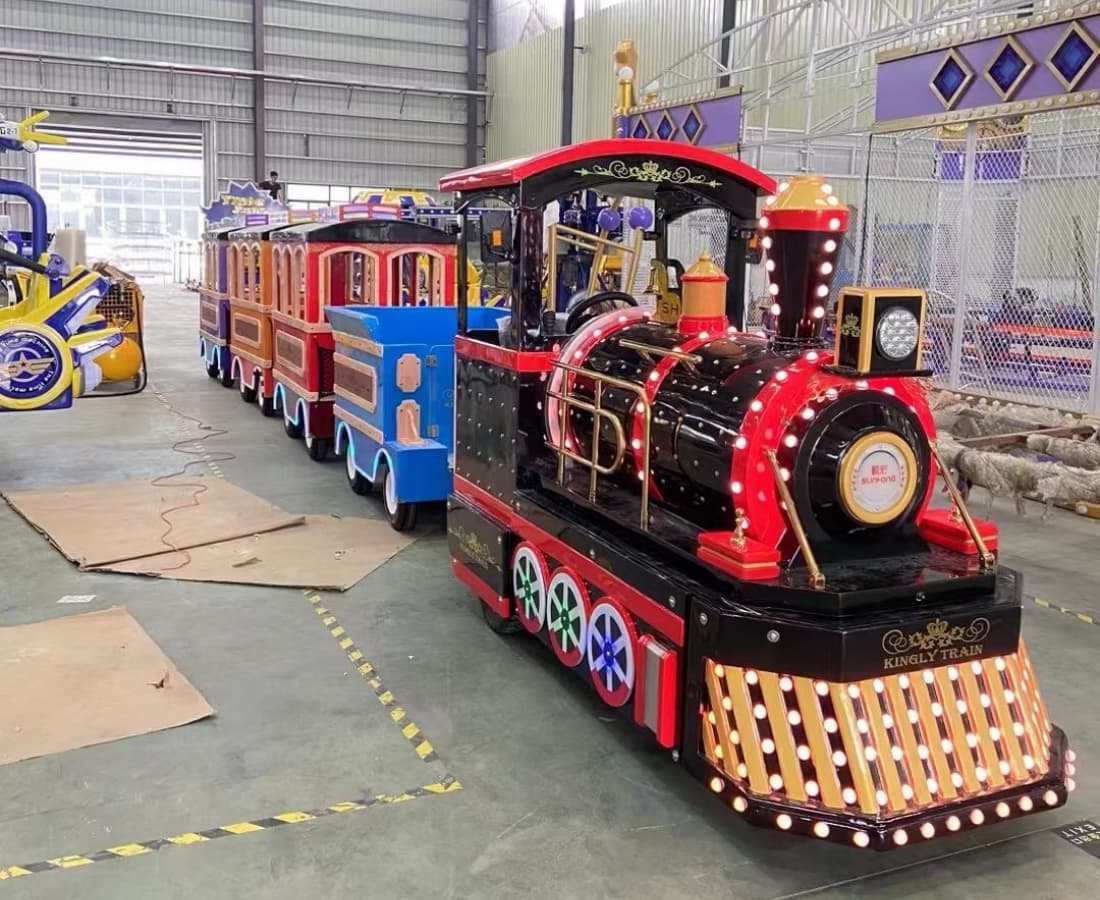 Tren eléctrico real sin vías estacionado en el centro de ventas, diseño real clásico y vagones coloridos - SUNHONG