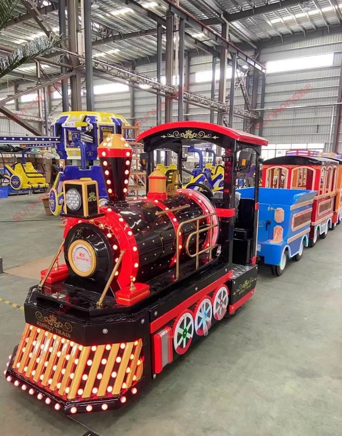 trem-real-sem-trilhos-vermelho-preto-parque-temático-passeio-de-trem - SUNHONG Trem real sem trilhos vermelho e preto com design vintage a vapor – atração de parque temático e trem de diversão cênica - SUNHONG