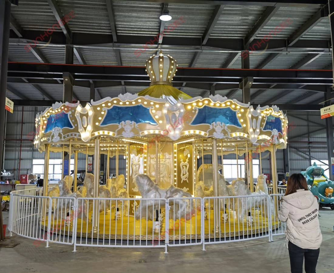 knight-sparta-carousel-24p-sunhong-kilang-latar belakang - SUNHONG Tunggangan kuda karusel Knight Sparta 24 tempat duduk untuk dijual dengan tema kuda putih, bergambar di tapak di hadapan bangunan kilang SUNHONG - SUNHONG