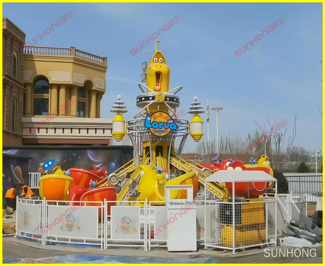 幼虫空战自控飞机安装测试 - SUNHONG Larva Air Combat 自控飞机游乐设施在游乐园安装后进行测试。 - SUNHONG