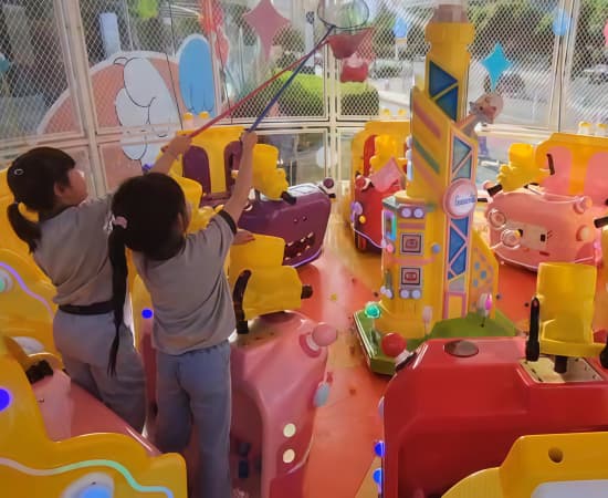 Tiro de bola de larva no parque infantil - SUNHONG