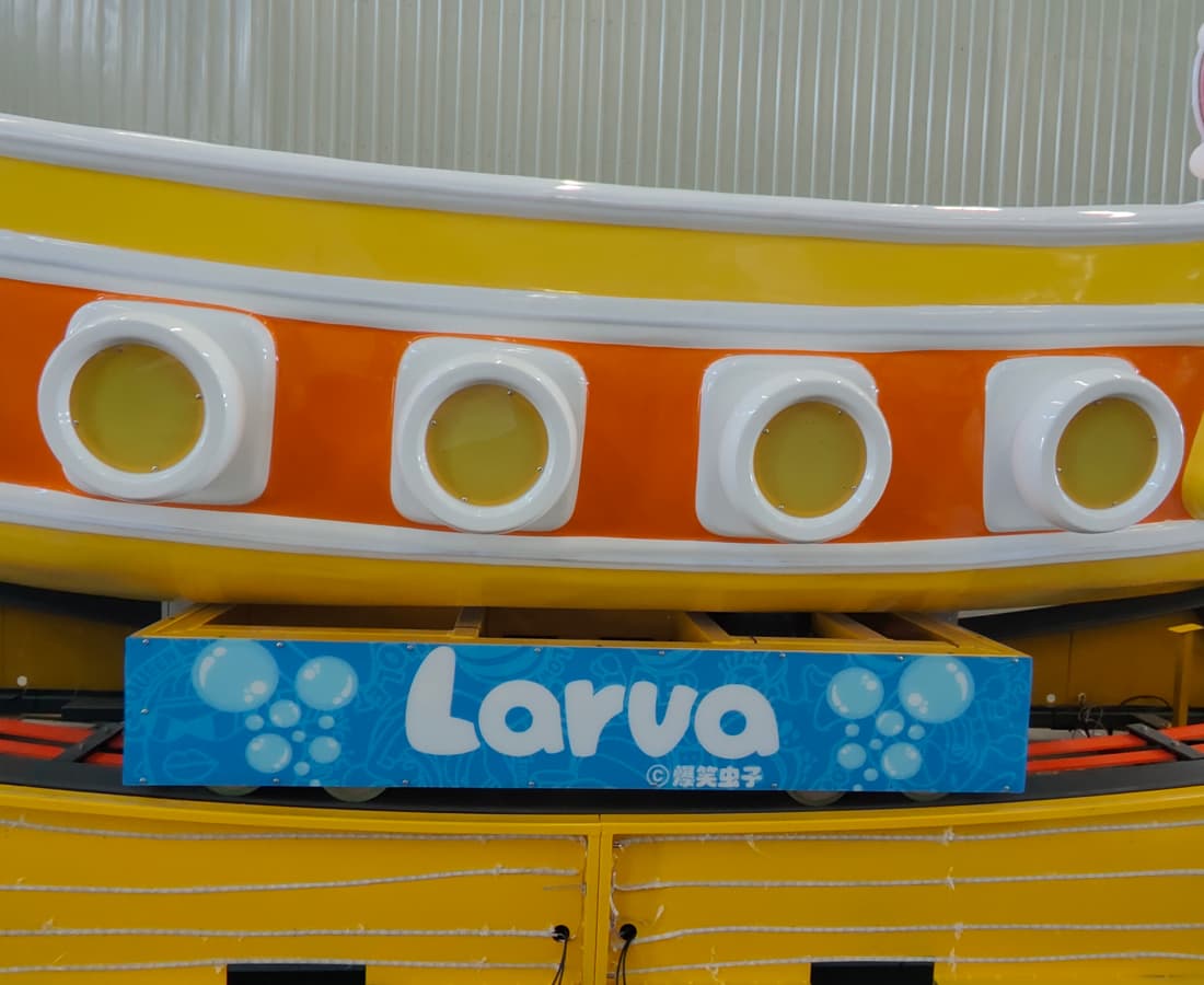 Side close-up of the Larva Drifting pirate ship, highlighting the ship body and bottom design for a thrilling family-friendly pirate boat ride. - SUNHONG