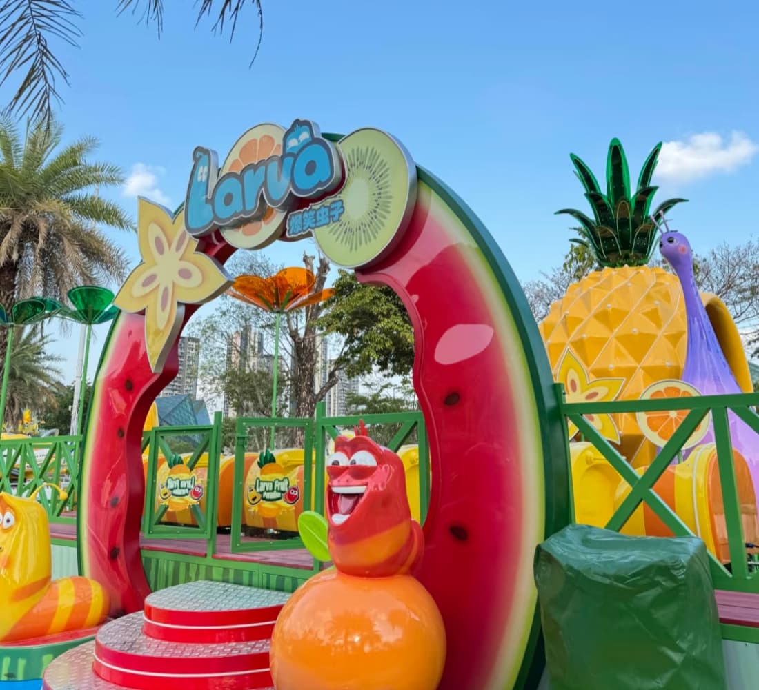 Entrance of Larva Fruitland mini roller coaster featuring colorful fruit-themed arch and Larva characters. - SUNHONG