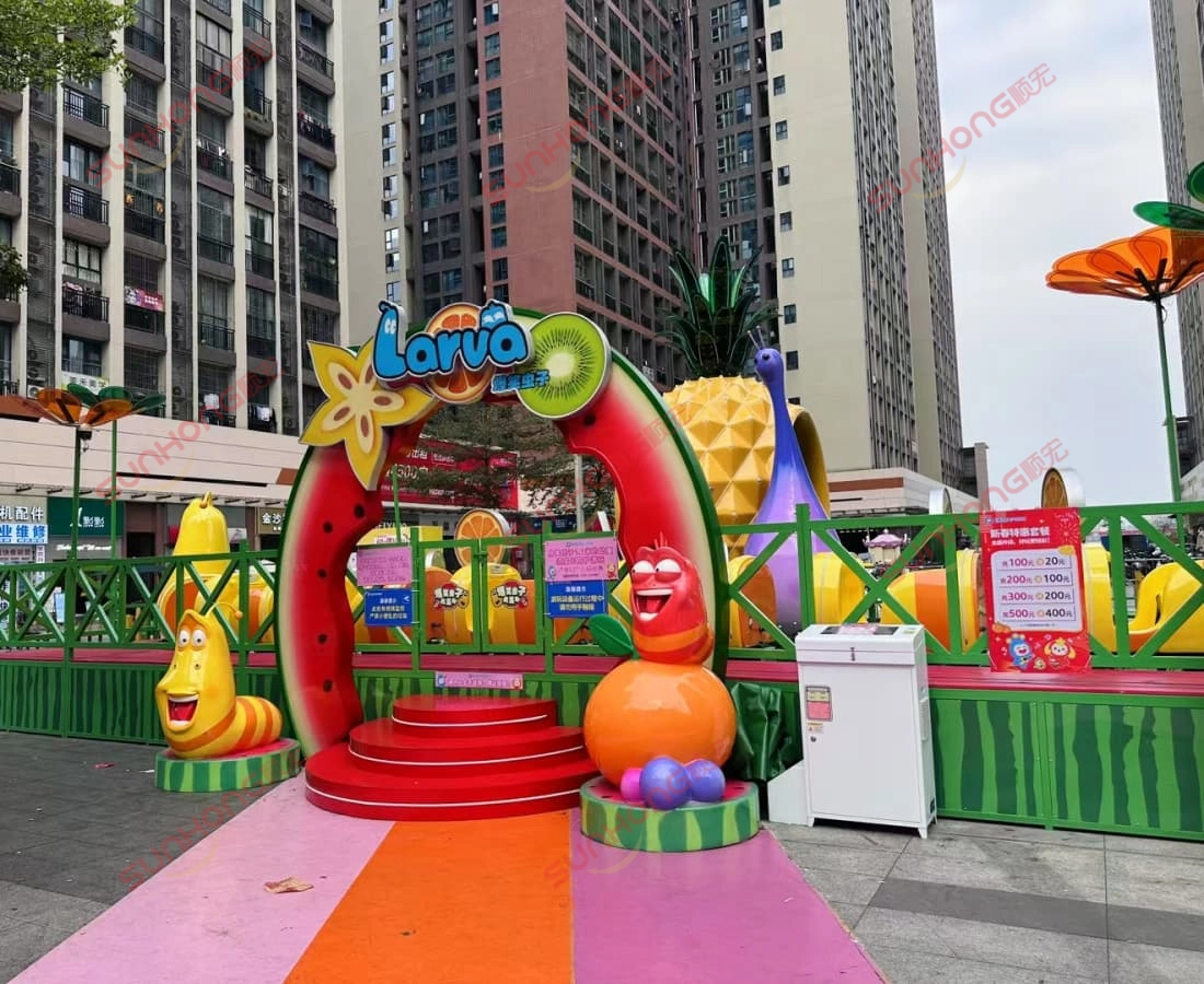 larva-fruitland-mini-roller-coaster-front-sign - SUNHONG Front view of Larva Fruitland mini roller coaster, featuring Larva character-themed entrance signage. - SUNHONG