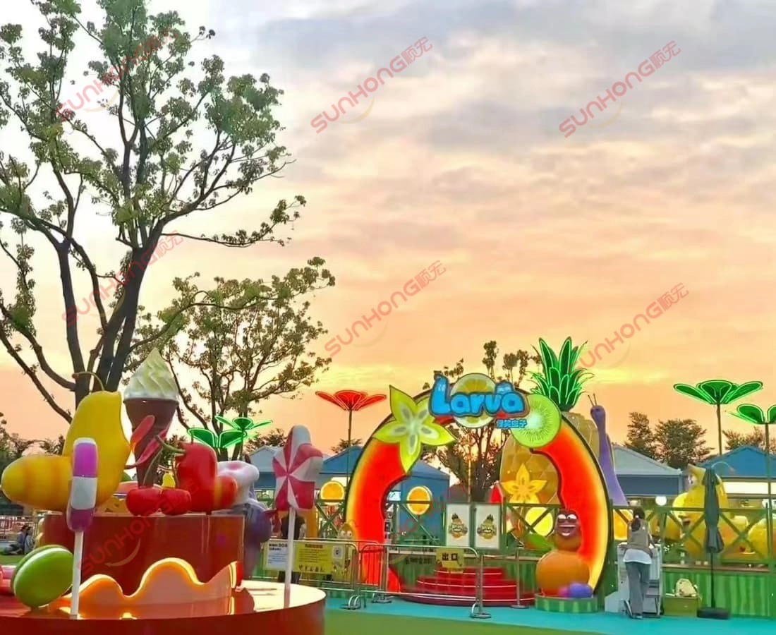 larva-fruitland-mini-roller-coaster-sunhong-theme-park - SUNHONG Larva Fruitland mini roller coaster in SUNHONG’s Larva-themed park setup. - SUNHONG