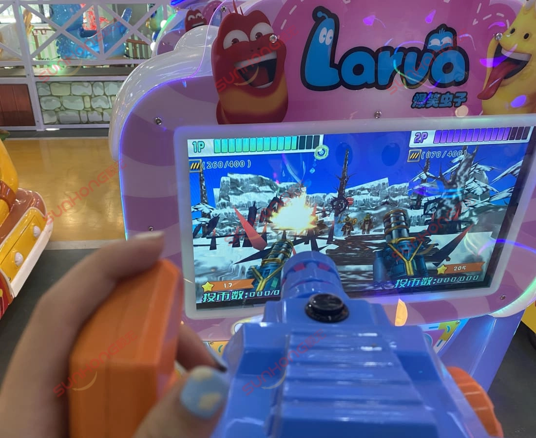 larva-ranger-train-seat-electronic-screen - SUNHONG Close-up of the interactive electronic screen on the Larva Ranger train seat – enhances rider experience. - SUNHONG