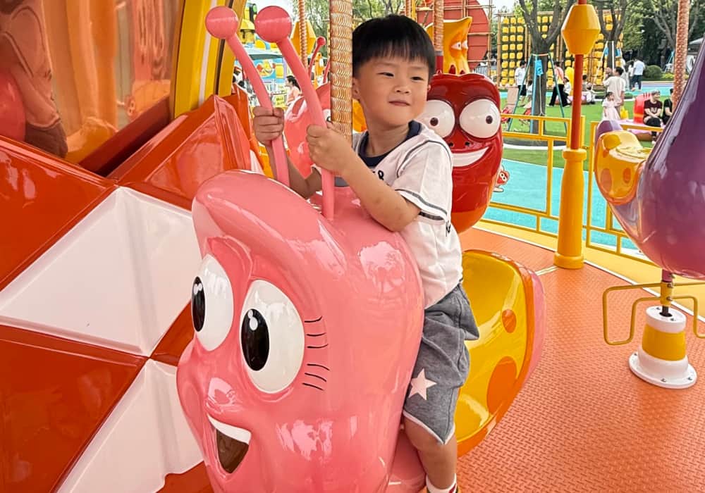 Larva-Themed Park Near Stadium Amusement Ride-Larva Carousel - SUNHONG