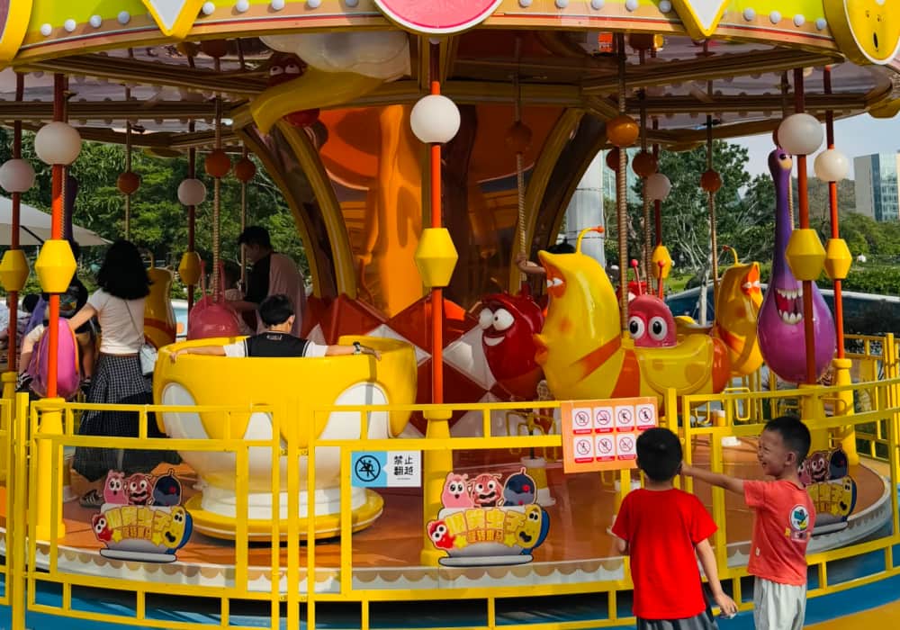 Larva-Themed Park Near Stadium Amusement Rides-Larva Carousel-16P - SUNHONG