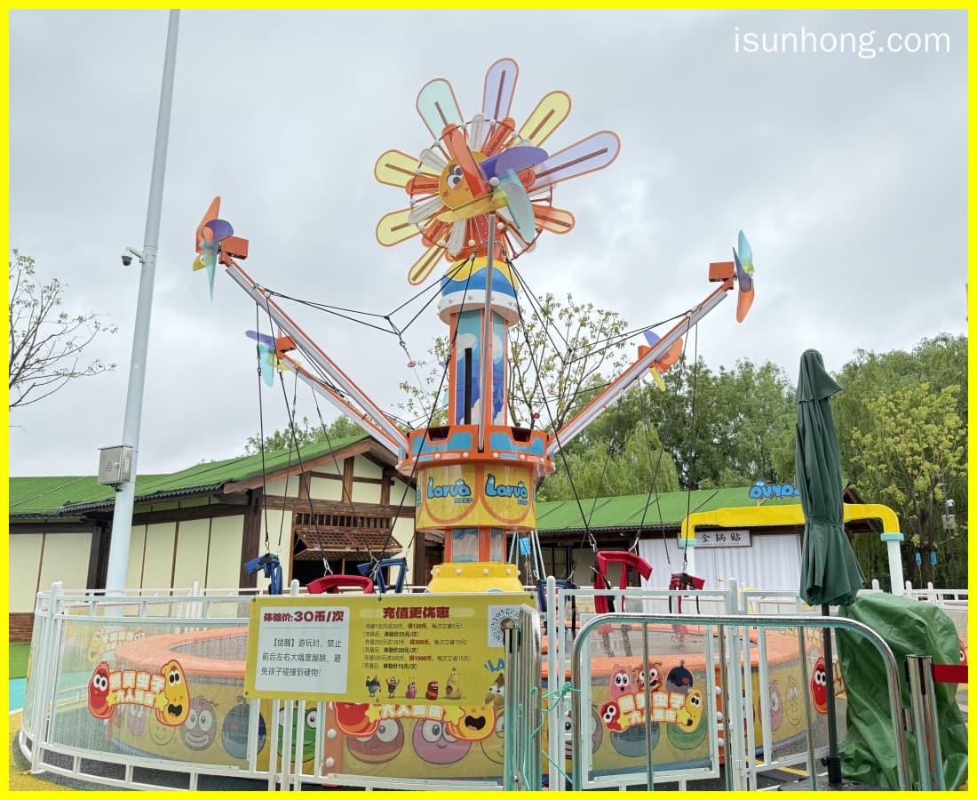 3D rendering of the Larva Windmill Trampoline set in a Larva-themed amusement park background. - SUNHONG